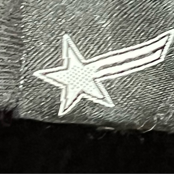 Famous stars*straps white rose skull front zip hoodie - Picture 5 of 9